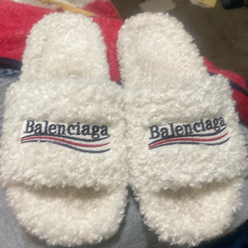 balenciaga furry slides